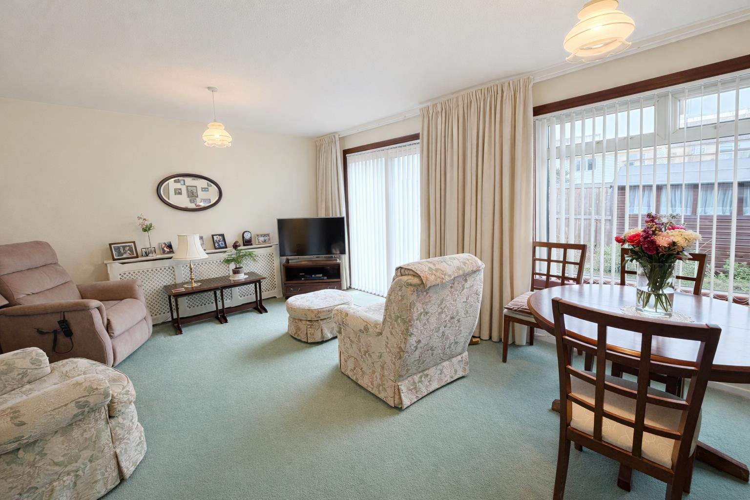3 bed property in Twickenham Close, Beddington